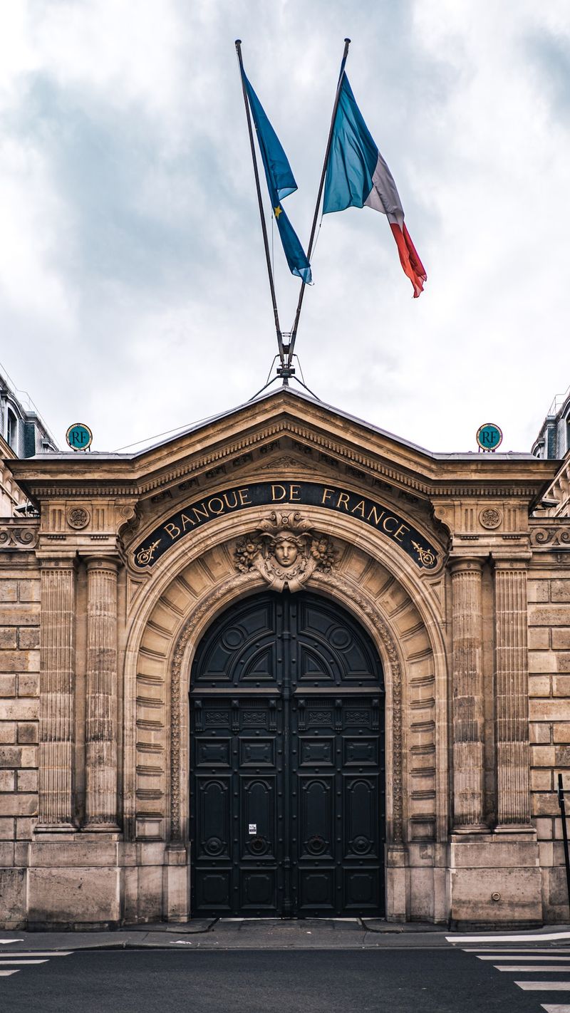 Suspension d'activité majeure chez Axa Banque : une décision inquiétante pour les clients ?banque,Axa,suspensiond'activité,clients,décision,inquiétante