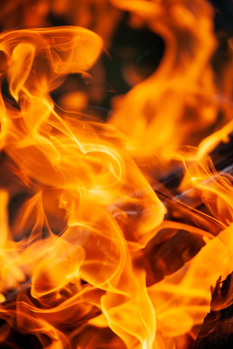 Incendie dévastateur dans un magasin d'ameublement à Orvault, en périphérie de Nantesincendie,magasin,ameublement,Orvault,Nantes,catastrophe