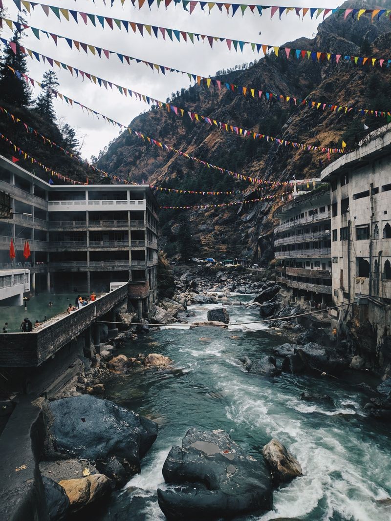 Rupture du barrage de Bimont : tester notre capacité à faire face à une catastrophe naturellerupturedebarrage,catastrophenaturelle,gestiondesrisques,préventiondescatastrophes,sécuritédesbarrages,gestiondecrise,pland'urgence,alerteprécoce,évacuation,résilience