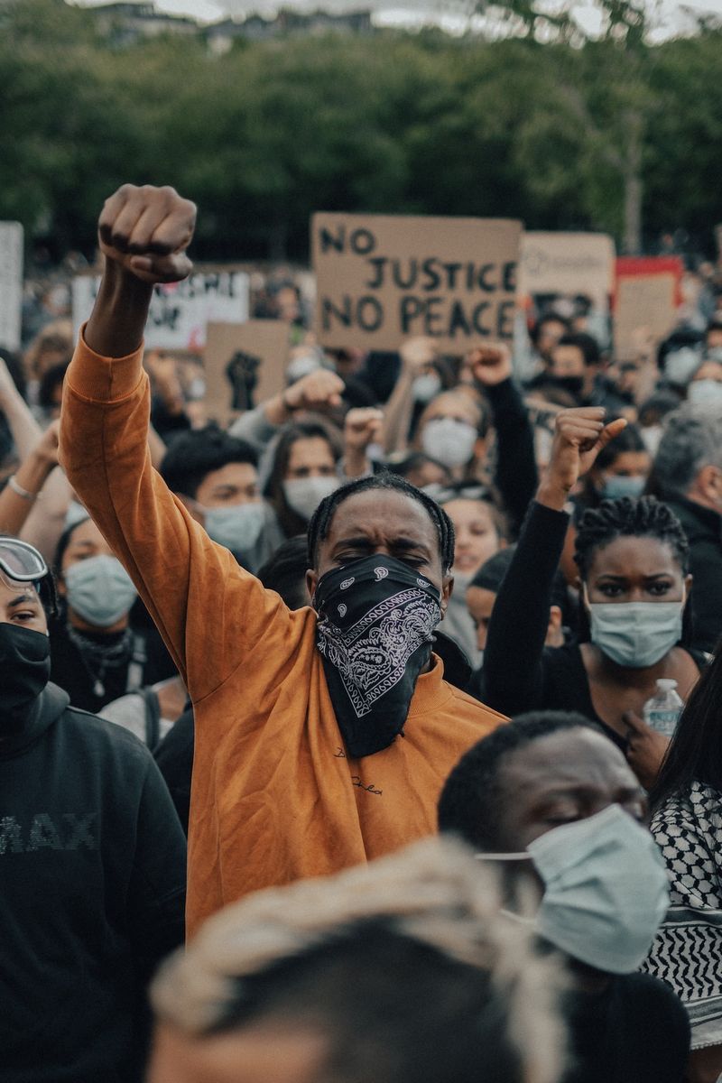 Manifestations contre le pass sanitaire : la démocratie en question ?manifestations,passsanitaire,démocratie,questionnement,libertés,protestation,mouvementsocial,citoyenneté,débatpublic,droitsfondamentaux