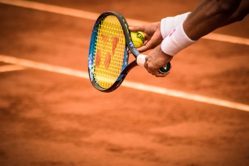 Alcaraz - Tsitsipas: le jeune prodige espagnol pousse le numéro 3 mondial dans ses retranchements (titre en français)Alcaraz,Tsitsipas,jeuneprodige,Espagne,numéro3mondial,tennis.