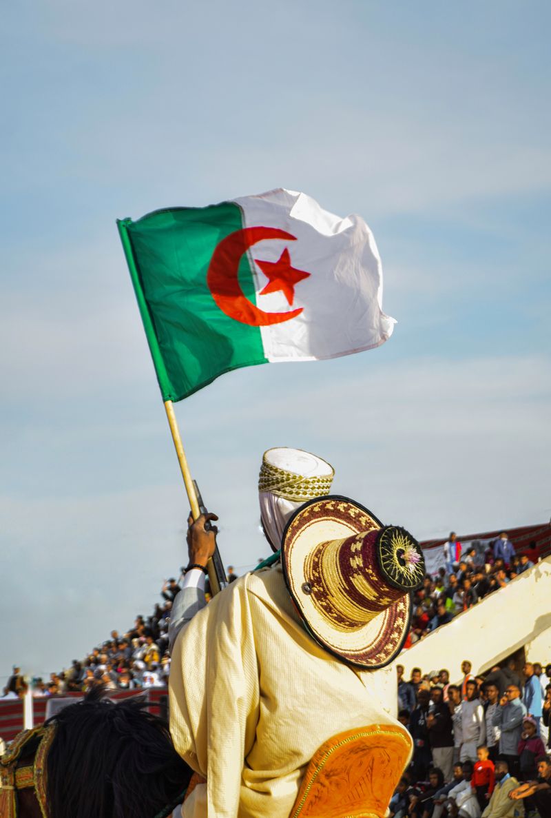 Mariage blanc à Béziers : L'accusation de Robert Ménard contre un Algérien CRÉE-T-ELLE une nouvelle polémique ?mariageblanc,Béziers,RobertMénard,Algérien,polémique