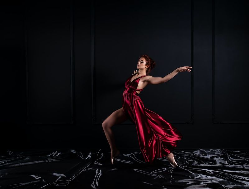 La nouvelle reine de la musique flamenco : Rosalía enflamme la scène avec un concert époustouflant !1.Musiqueflamenco2.Rosalía3.Concert4.Scène5.Reinedelamusique6.Flamenco7.Musiqueenflammée