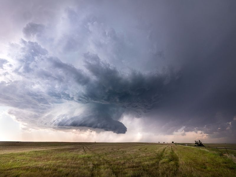 Chaos sur scène : quand l'orage se mêle au spectaclechaos,scène,orage,spectacle