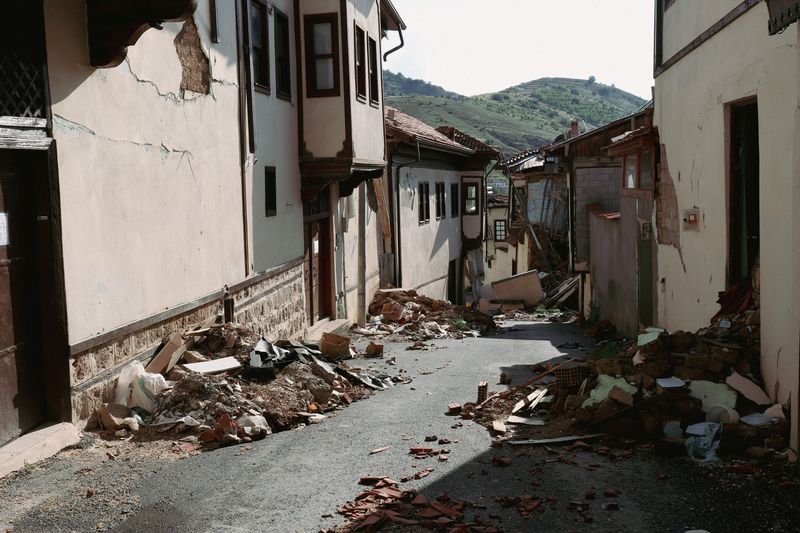 Doubs : Une tornade inattendue frappe la région frontalière, provoquant des dégâts importantstornade,Doubs,régionfrontalière,dégâts,météo,catastrophenaturelle