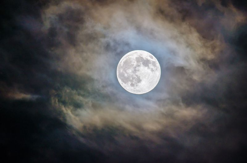 La super Lune de l'Esturgeon : une nuit argentée sous les auspices du cielSuperLune,Esturgeon,Nuitargentée,Ciel