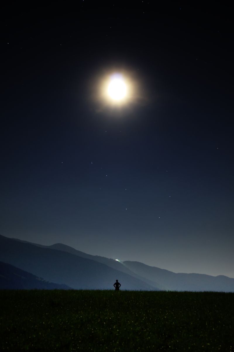 Voyage intime au cœur de la nuit : Stéphane Séjourné sur les routes de l'obscuritévoyage,intime,nuit,StéphaneSéjourné,routes,obscurité