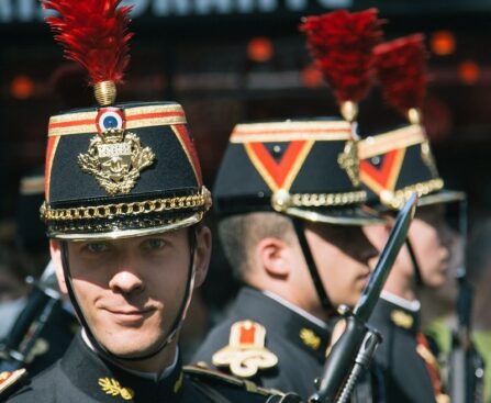 La Guerre en Afghanistan: Un hommage au sergent Nicolas Mazier, soldat dévoué et héros nationalGuerreenAfghanistan,Hommage,SergentNicolasMazier,Soldatdévoué,Hérosnational