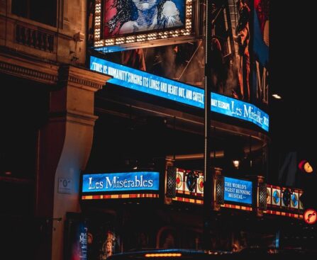 Le Diable s'invite sur les planches : Mon avis sur la comédie musicale "Le Diable s'habille en Prada"comédiemusicale,LeDiables'habilleenPrada,avis,théâtre,adaptation,musique,spectacle