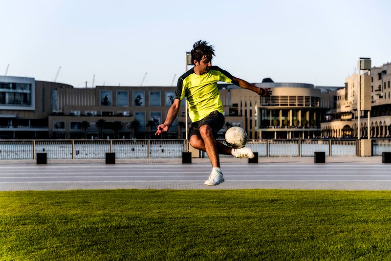 La belle affiche entre le FC Nantes et l'Olympique de Marseille en Ligue 1 Uber Eats à suivre en direct. Title in français: "Nantes - OM en direct : Duel au sommet en Ligue 1 Uber Eats"1.FCNantes2.OlympiquedeMarseille3.Ligue1UberEats4.Matchendirect5.Duelausommet6.Football7.Sport8.France