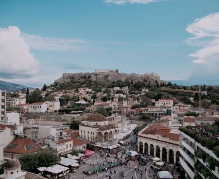 En Grèce, l'ex-tradeur Stefanos Kasselakis prend la tête de la gauche Titre possible en français: "Stefanos Kasselakis : le tradeur qui bouleverse la gauche en Grèce"Grèce,StefanosKasselakis,tradeur,gauche,politique,Grèce,bouleversement