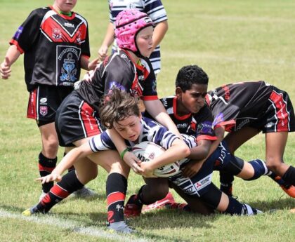 La présence de Romain Ntamack à France-Namibie au Vélodrome : un soutien de poids pour les Bleus.rugby,RomainNtamack,France,Namibie,Vélodrome,soutien,Bleus