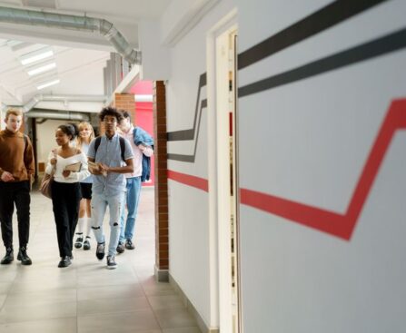 Réforme de l'éducation : Quel avenir pour l'école en 2023 ?réformedel'éducation,avenirdel'école,éducationen2023,systèmeéducatif,enseignement,apprentissage,pédagogie,programmescolaire,évaluation,numérique