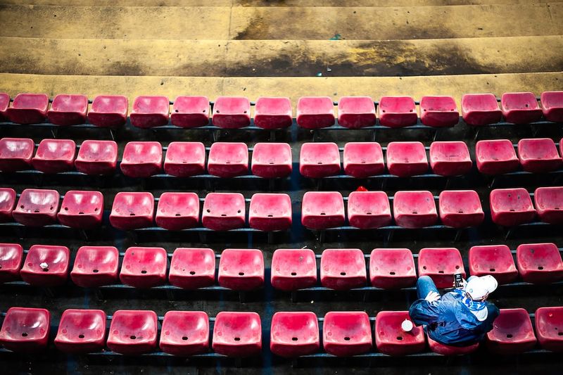 Le titre de l'article en français: "Le soutien inébranlable des supporters français à Dortmund malgré la défaite contre l'Allemagne"football,supporters,France,Dortmund,défaite,Allemagne