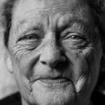 Dame Maggie Smith : L'élégance intemporelle de Loewe à l'âge de 88 ans-DameMaggieSmith-Loewe-éléganceintemporelle-mode-célébrité-actrice-style-icônedelamode-88ans-