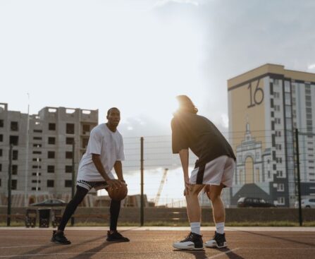 Le talentueux Victor Wembanyama, une étoile montante du basketball français, a récemment rendu un bel honneur à la joueuse de basket Marine Johannès. La question est: quel titre pourrait-on donner à cet article?VictorWembanyama,MarineJohannès,basketballfrançais,étoilemontante,honneur,article