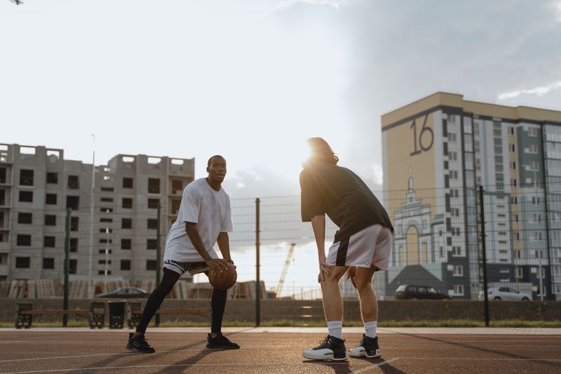 Le talentueux Victor Wembanyama, une étoile montante du basketball français, a récemment rendu un bel honneur à la joueuse de basket Marine Johannès. La question est: quel titre pourrait-on donner à cet article?VictorWembanyama,MarineJohannès,basketballfrançais,étoilemontante,honneur,article