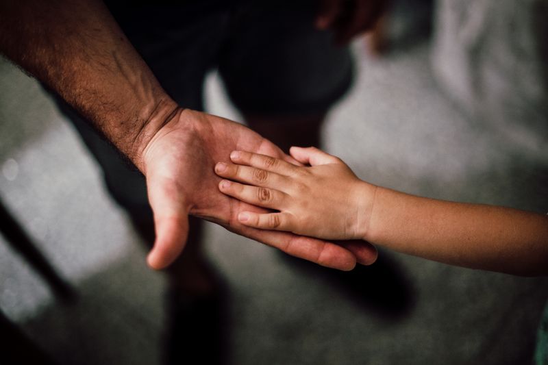 Les enjeux de la co-parentalité entre Charlotte Casiraghi et Gad Elmaleh1.Co-parentalité2.CharlotteCasiraghi3.GadElmaleh4.Enjeuxfamiliaux5.Parentalitépartagée6.Célé