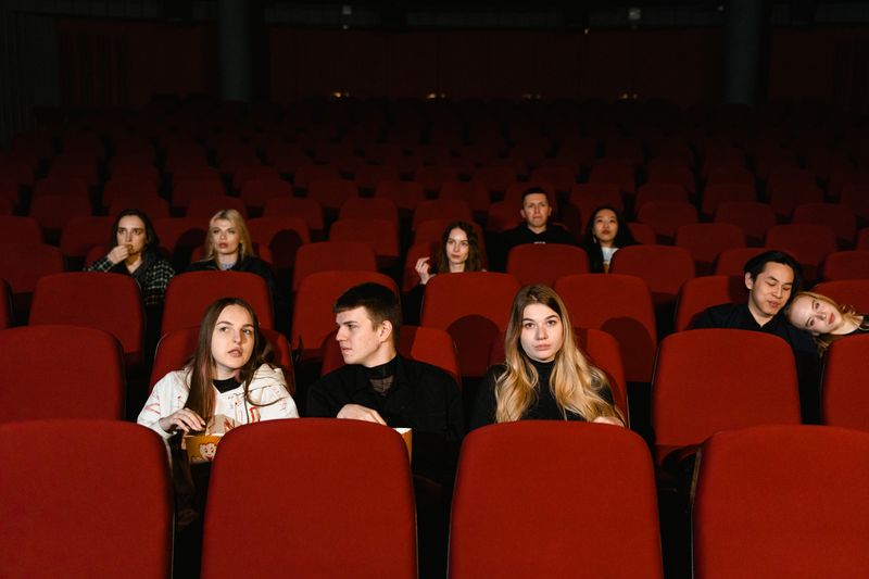 Quel est le programme télévisé du lundi 9 octobre : « Les Frères Sisters », « une belle journée » ou « un jour sans fin » ? Title: "Une soirée cinéma inoubliable : Les Frères Sisters à l'affiche !"programmetélévisé,lundi9octobre,LesFrèresSisters,unebellejournée,unjoursansfin,soiréecinéma,affiche