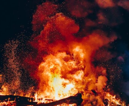 "Danger et interruption : Quand le football est perturbé par un incident pyrotechnique"-football-incidentpyrotechnique-danger-interruption