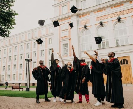 Célébrons la réussite : La remise des diplômes du brevet au cœur d'une semaine chargée au collègediplômes,brevet,réussite,collège,remisedesdiplômes,célébration,semainechargée