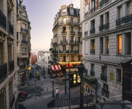 « Les méandres du Paris invisible dans "La Danseuse" de Modiano »1.Parisinvisible2.LaDanseuse3.Modiano4.MéandresdeParis5.Littératurefrançaise6.Romancontemporain7.Mystère