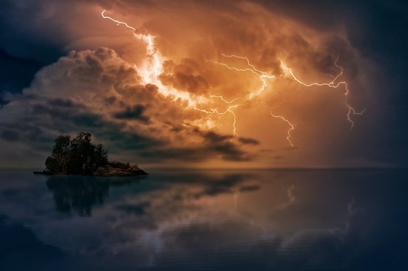 Une tempête tropicale menaçante : le week-end des Petites Antilles en sursistempêtetropicale,PetitesAntilles,météo,alerte,danger,prévisions,ouragan,cyclone,vigilance,îles